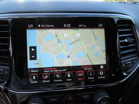 Used 2021 Jeep Grand Cherokee Laredo X image 22