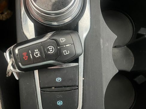 Used 2020 Ford Escape SE image 15