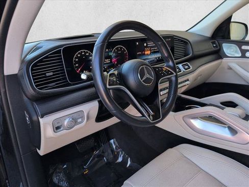 Used 2024 Mercedes-Benz GLS 450 4MATIC image 10