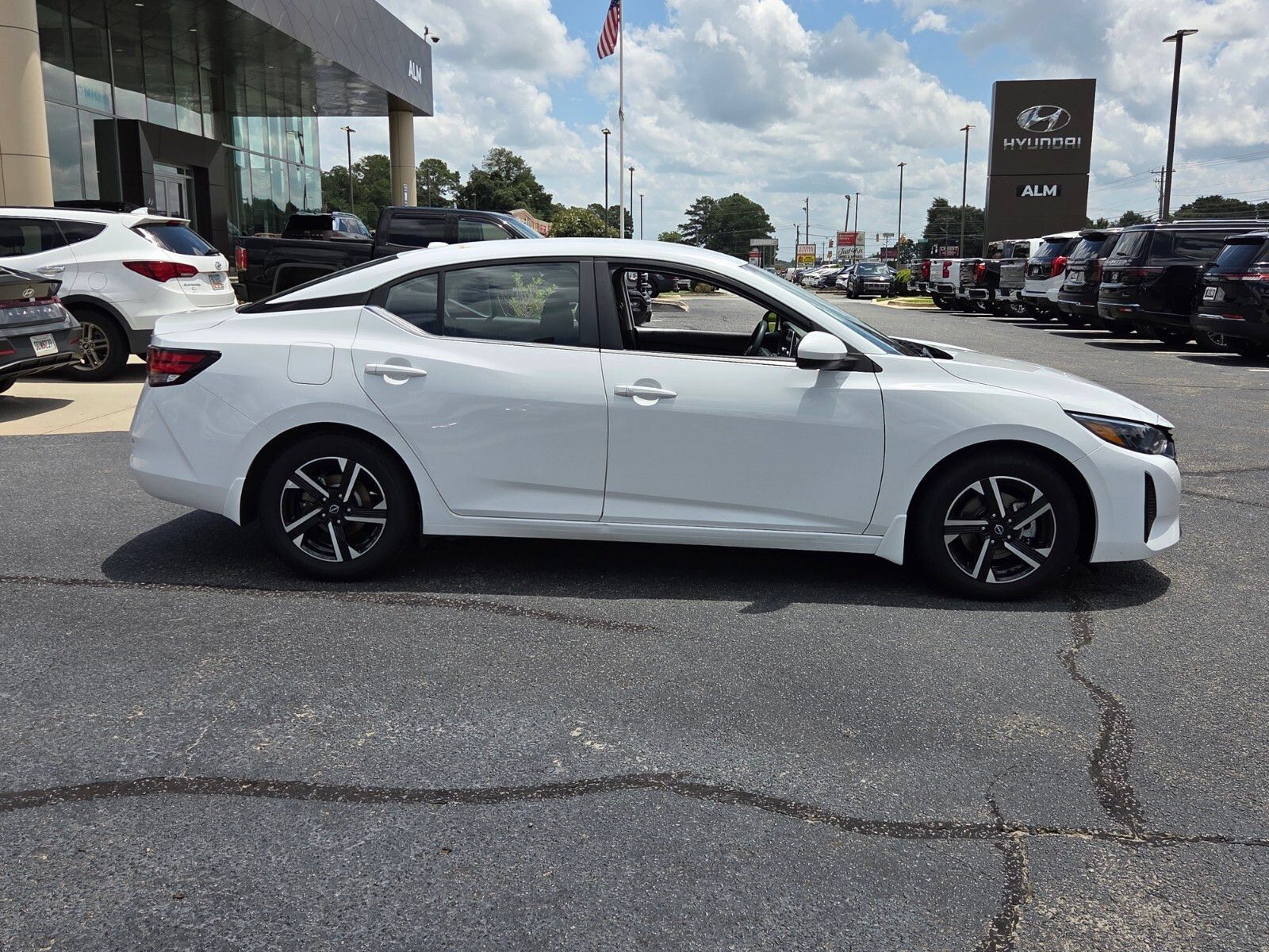 Used 2024 Nissan Sentra SV FWD image 14