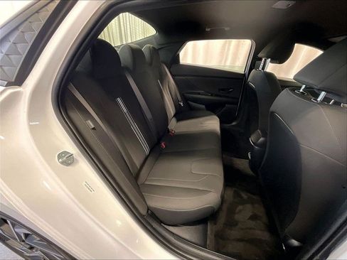 Certified 2025 Hyundai Elantra SEL FWD image 16