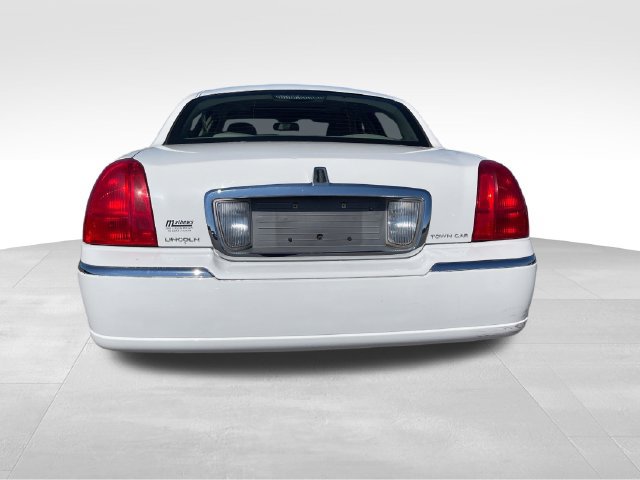 Used 2007 Lincoln Town Car Signature Limited RWD image 4