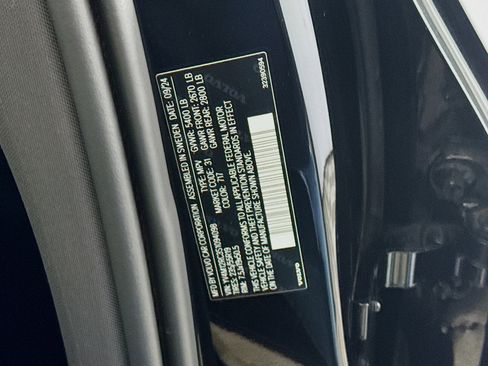 Used 2025 Volvo XC60 B5 Plus image 40