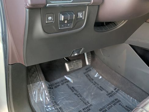 Used 2023 Cadillac Escalade ESV V w/ Heavy-Duty Trailer Package image 17