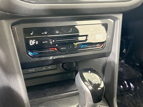 Used 2023 Volkswagen Tiguan SE image 15