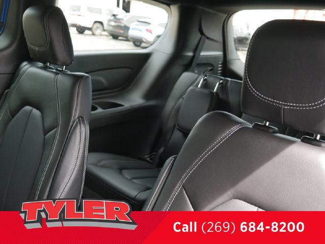 New 2027 Chrysler Pacifica Select FWD image 41