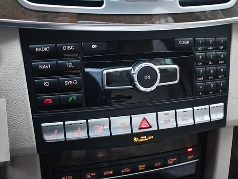 Used 2014 Mercedes-Benz E 550 4MATIC Sedan image 34