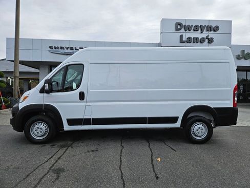 Used 2025 RAM ProMaster 2500 w/ Convenience Group image 2