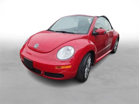 Used 2008 Volkswagen Beetle SE FWD image 2