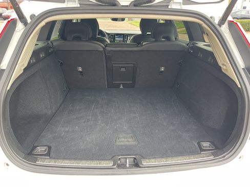 Used 2025 Volvo V60 B5 Cross Country Plus image 16