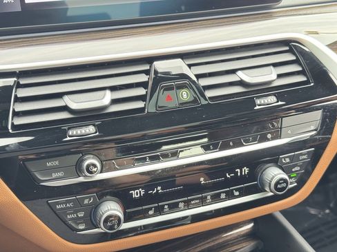 Certified 2023 BMW 530e xDrive w/ Premium Package image 13