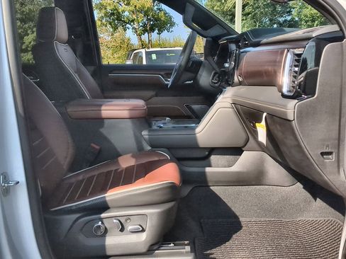 New 2025 GMC Sierra 3500 Denali Ultimate image 29