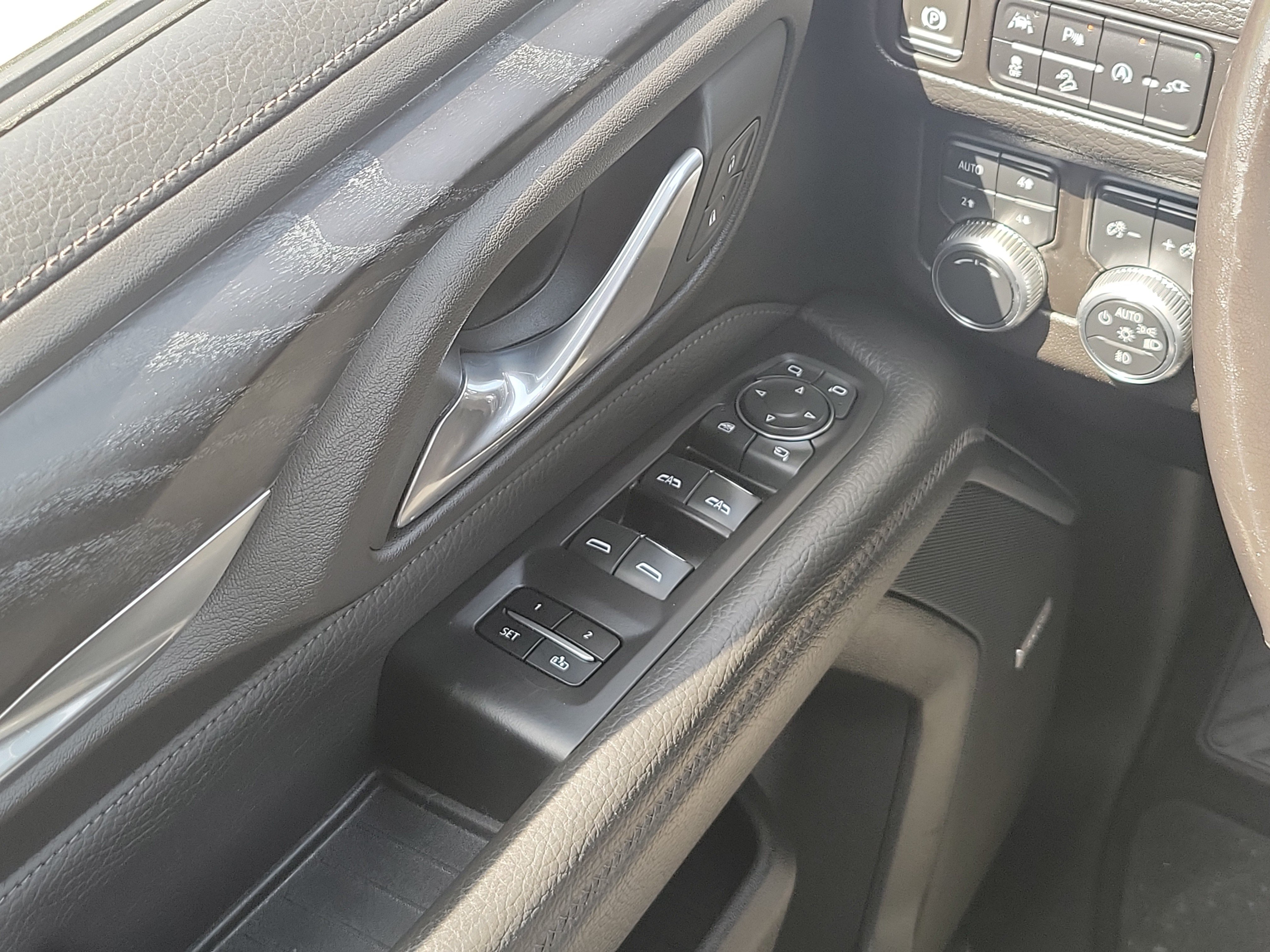 Used 2021 GMC Yukon XL Denali w/ Denali Premium Package AWD/4WD image 21