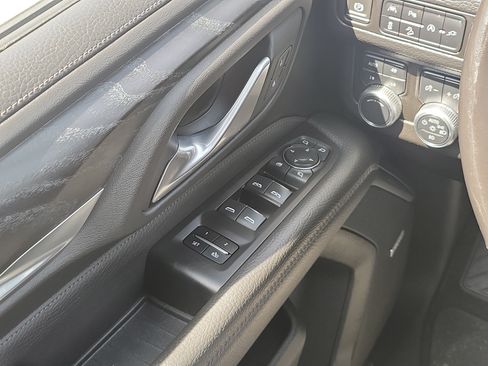 Used 2021 GMC Yukon XL Denali w/ Denali Premium Package AWD/4WD image 21