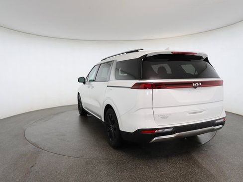 Used 2024 Kia Carnival SX image 12
