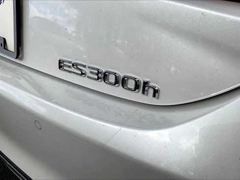 Used 2025 Lexus ES 300h w/ Luxury Package image 33