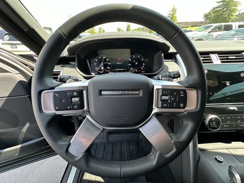 Used 2025 Land Rover Discovery S AWD/4WD image 18