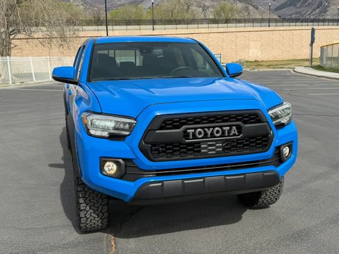 Used 2020 Toyota Tacoma TRD Off-Road w/ TRD Premium Off Road Package image 2