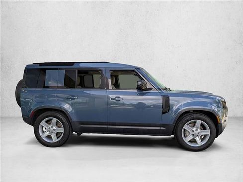 Used 2021 Land Rover Defender 110 SE AWD/4WD image 4