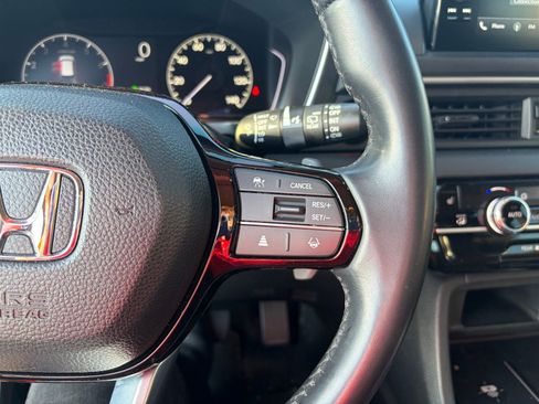 Used 2025 Honda Pilot EX-L image 16