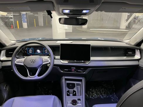 New 2025 Volkswagen Tiguan SE image 7