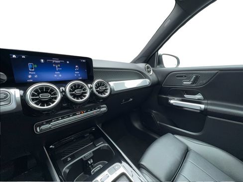 Used 2025 Mercedes-Benz GLB 250 4MATIC image 41