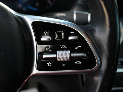 Used 2020 Mercedes-Benz GLC 300 4MATIC image 9