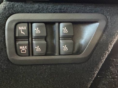 Used 2021 BMW X7 xDrive40i w/ Premium Package AWD/4WD image 16