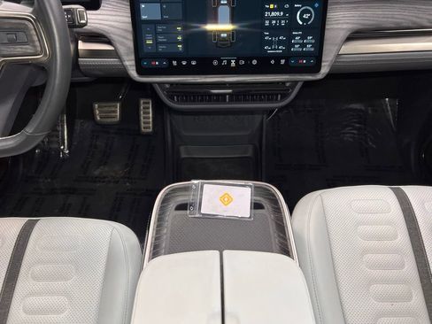 Used 2022 Rivian R1T Adventure image 6