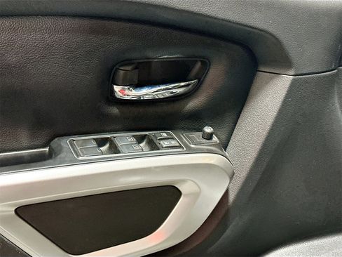 Used 2019 Nissan Titan PRO-4X image 18