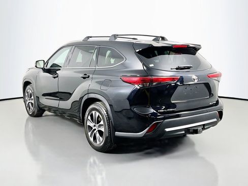 Used 2021 Toyota Highlander XLE image 7