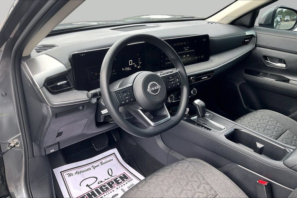 Used 2025 Nissan Kicks SV w/ SV Premium Package FWD image 14