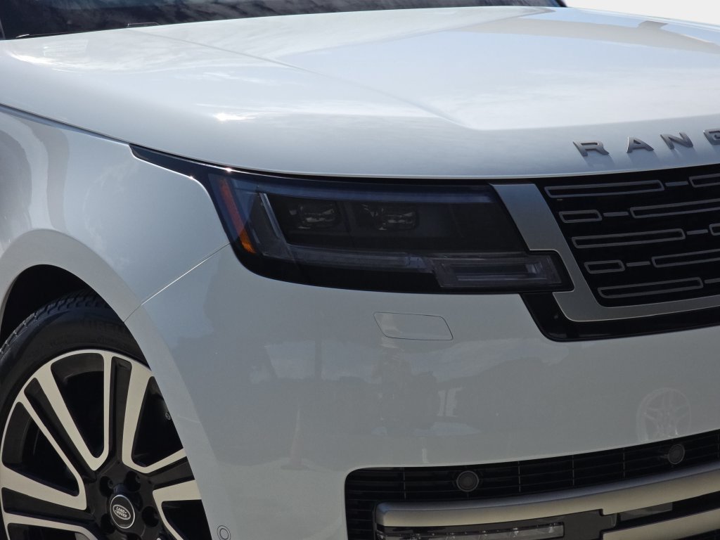 Certified 2025 Land Rover Range Rover SE AWD/4WD image 33