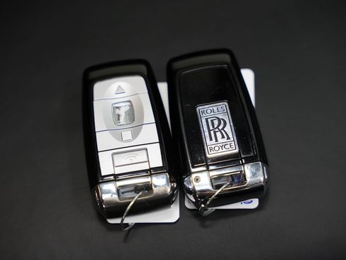 Used 2019 Rolls-Royce Dawn RWD image 50