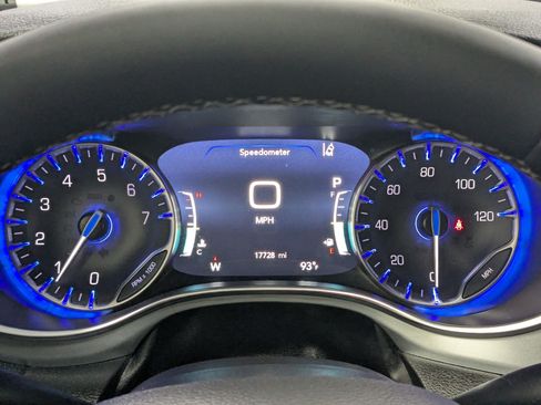 Certified 2026 Chrysler Pacifica Limited AWD/4WD image 14