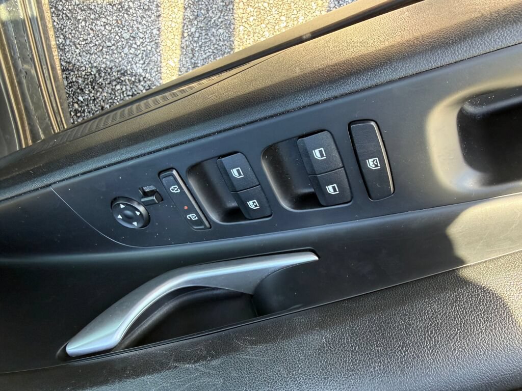 Used 2024 Hyundai Elantra SEL FWD image 18