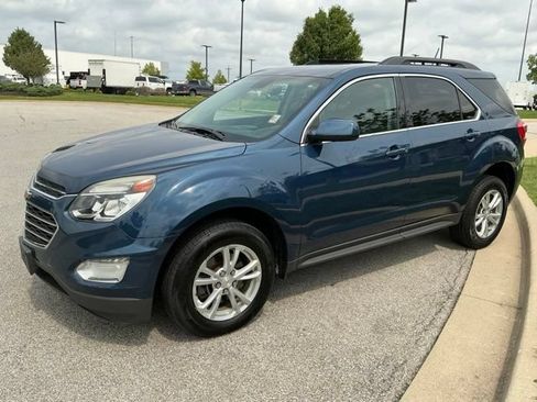 Used 2017 Chevrolet Equinox LT w/ Convenience Package AWD/4WD image 3
