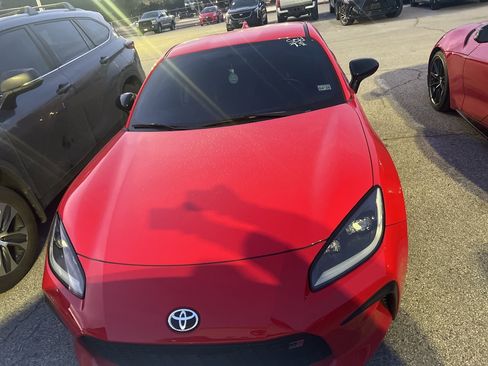 Used 2023 Toyota GR86 Premium image 2