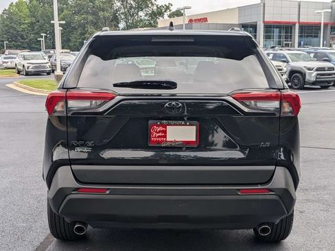 Used 2021 Toyota RAV4 LE FWD image 9