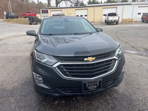 Used 2020 Chevrolet Equinox LT w/ Driver Convenience Package image 3