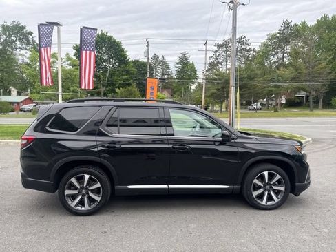 Used 2023 Honda Pilot Touring image 5