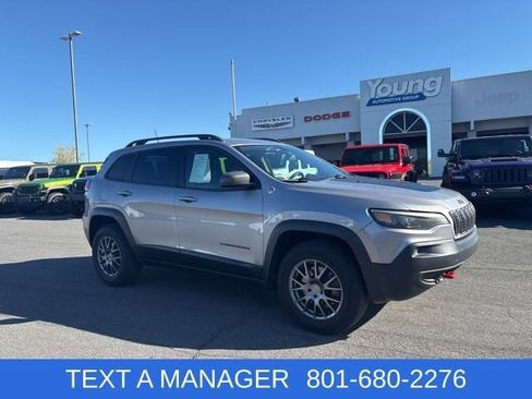 Used 2019 Jeep Cherokee Trailhawk w/ Cold Weather Group AWD/4WD image 1