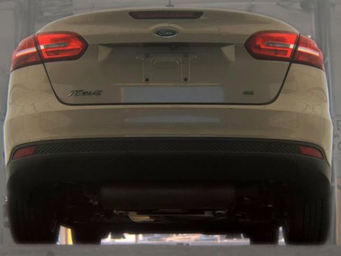 Used 2015 Ford Focus SE FWD image 7