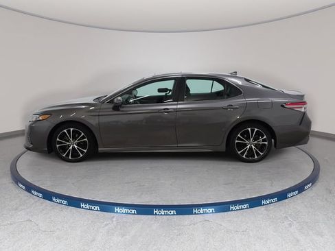 Used 2019 Toyota Camry SE FWD image 9