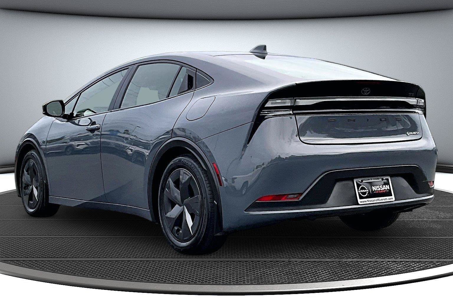 Used 2025 Toyota Prius Plug-In Hybrid FWD image 5