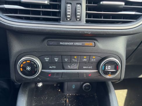 Used 2020 Ford Escape SE image 18