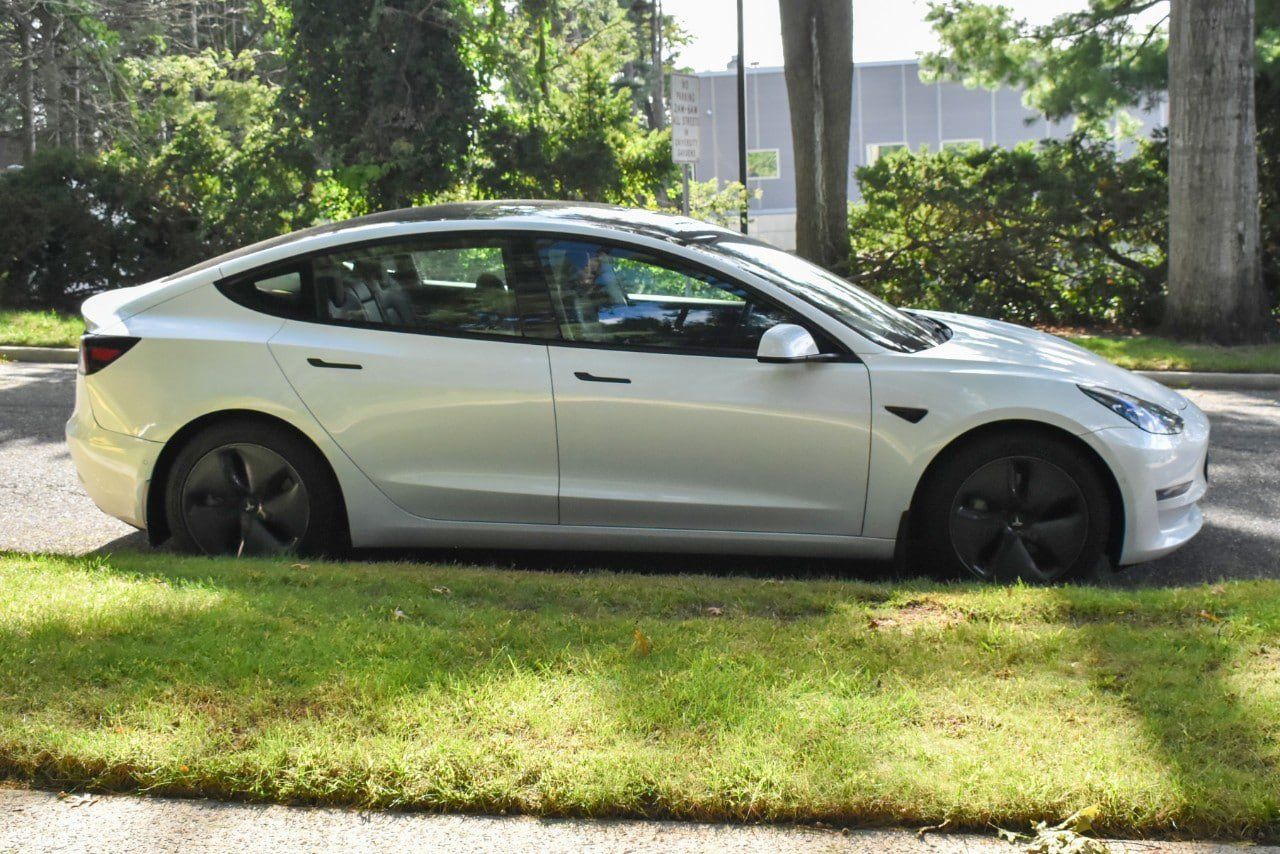 Used 2021 Tesla Model 3 Standard Range Plus RWD image 9