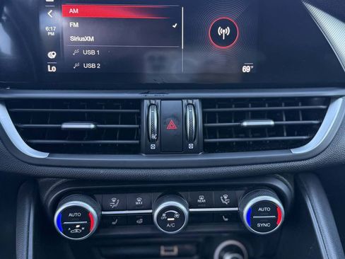 Used 2023 Alfa Romeo Giulia Veloce image 20