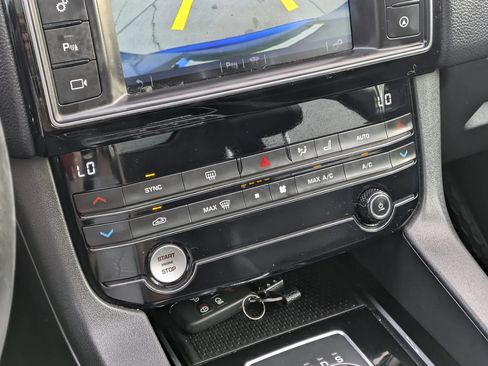 Used 2018 Jaguar F-PACE Prestige AWD/4WD image 16