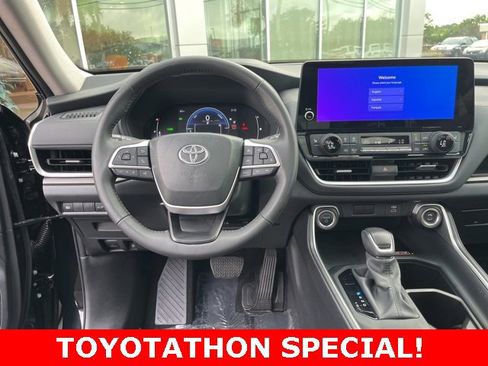 Used 2024 Toyota Grand Highlander XLE image 18